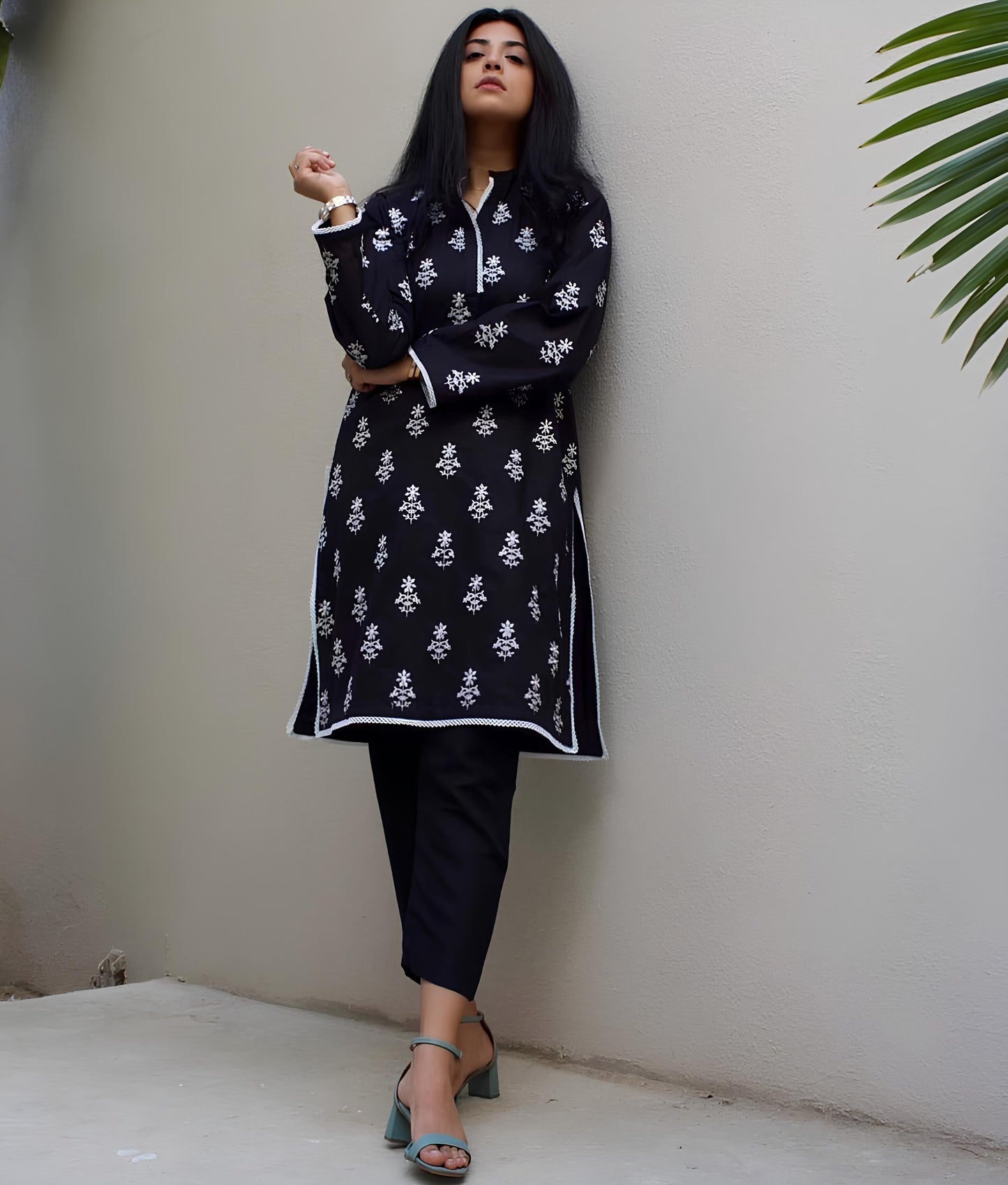 Classic Charm Black