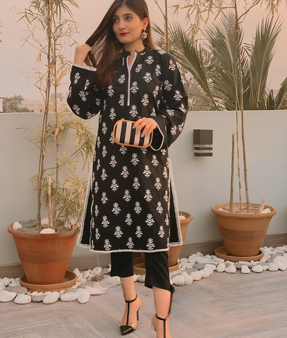 Classic Charm Black
