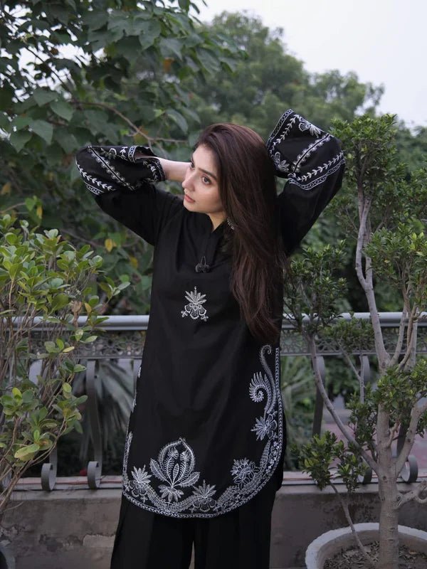 Aima Black Emb 2pc - ZORA